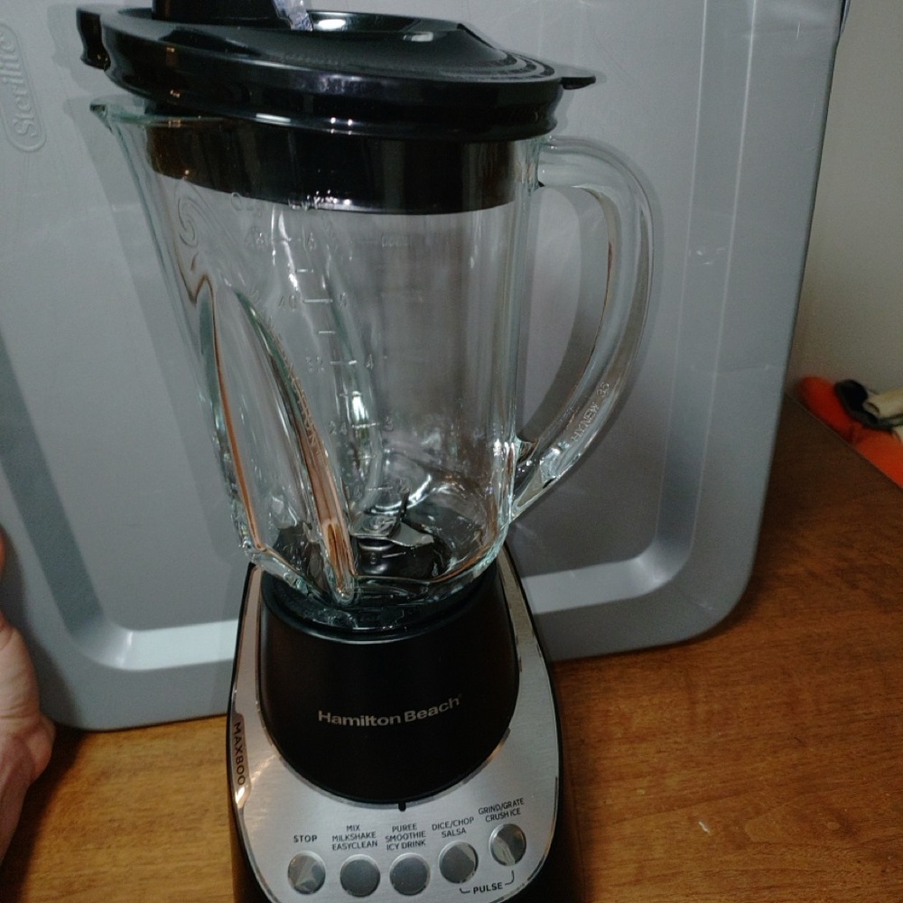 Hamilton Beach Black and Silver Glass Jar Blender